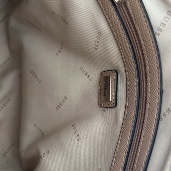 Guess black satchel crossbody - CLEANING OUT MY CLOSET - Picture 5 of 8